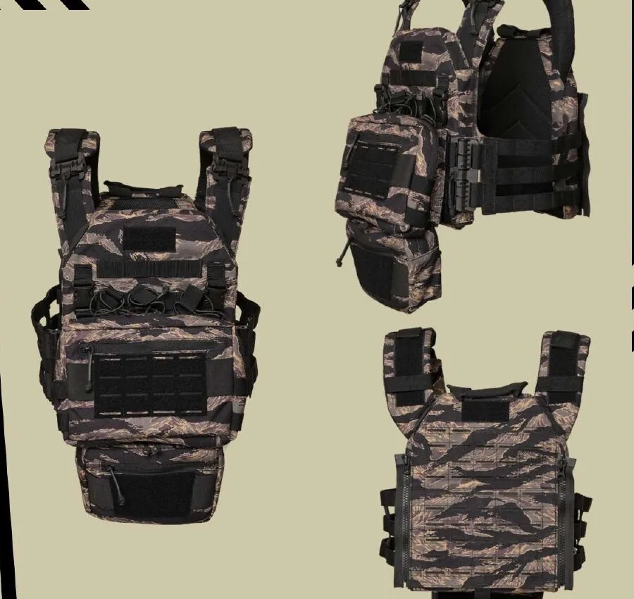 Plate Carrier in Black Tiger Strip