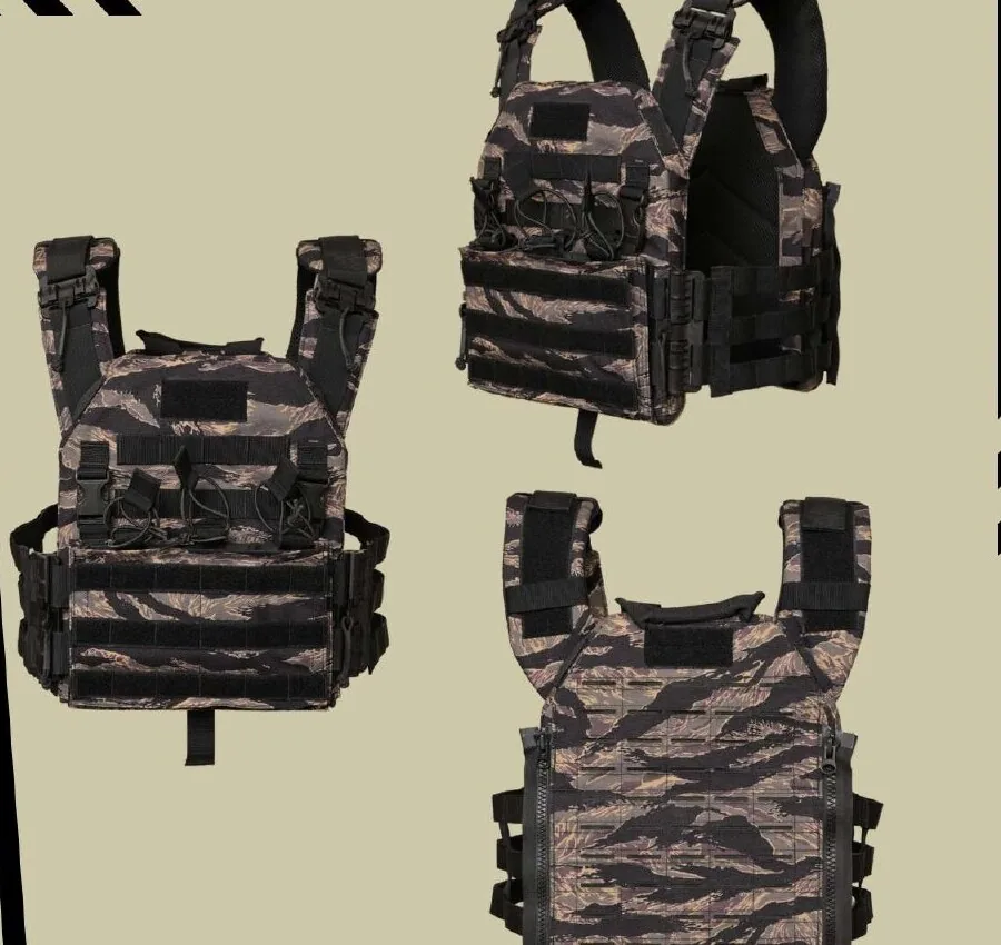 Plate Carrier in Black Tiger Strip